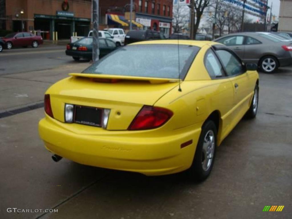 2004 Sunfire Coupe - Rally Yellow / Graphite photo #4