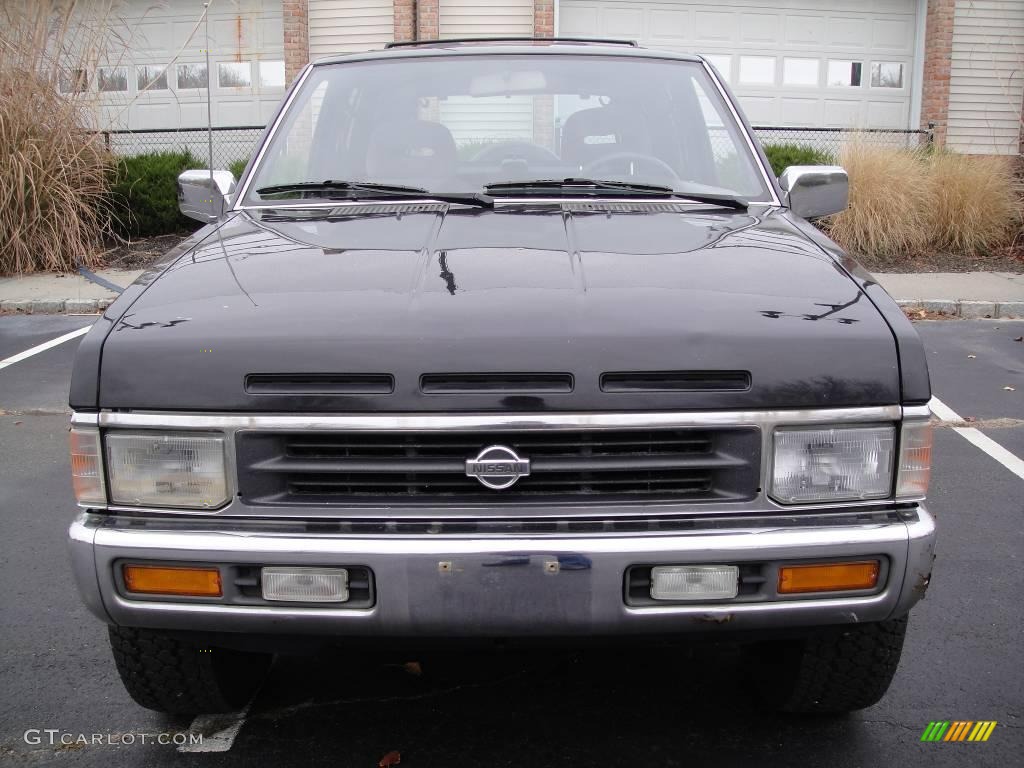 1995 Pathfinder SE - Super Black / Gray photo #2