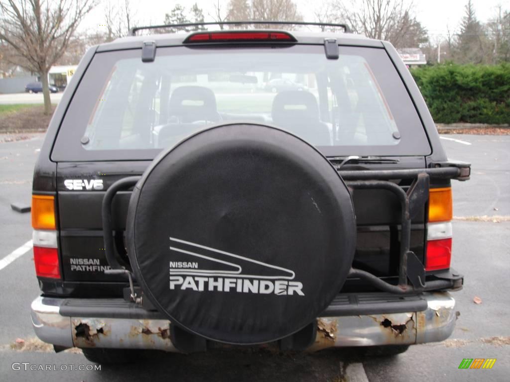 1995 Pathfinder SE - Super Black / Gray photo #6