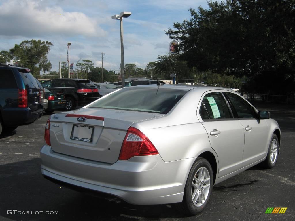 2010 Fusion S - Brilliant Silver Metallic / Medium Light Stone photo #3