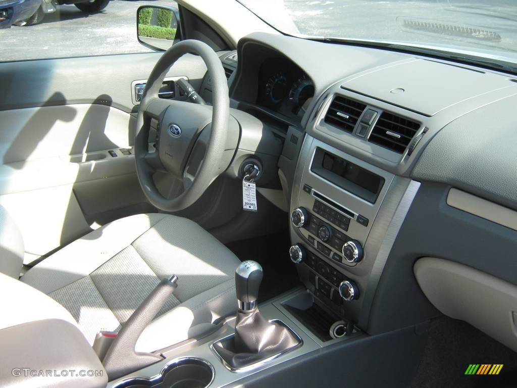2010 Fusion S - Brilliant Silver Metallic / Medium Light Stone photo #18