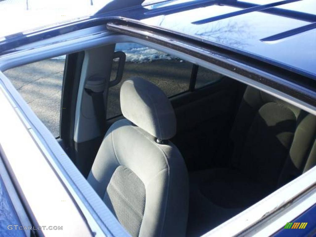 2004 Explorer XLT 4x4 - Dark Blue Pearl Metallic / Graphite photo #43