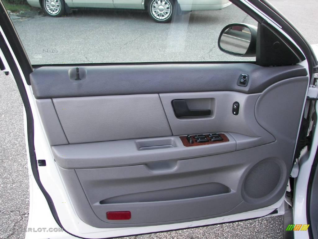 2004 Sable LS Premium Sedan - Vibrant White / Medium Graphite photo #11