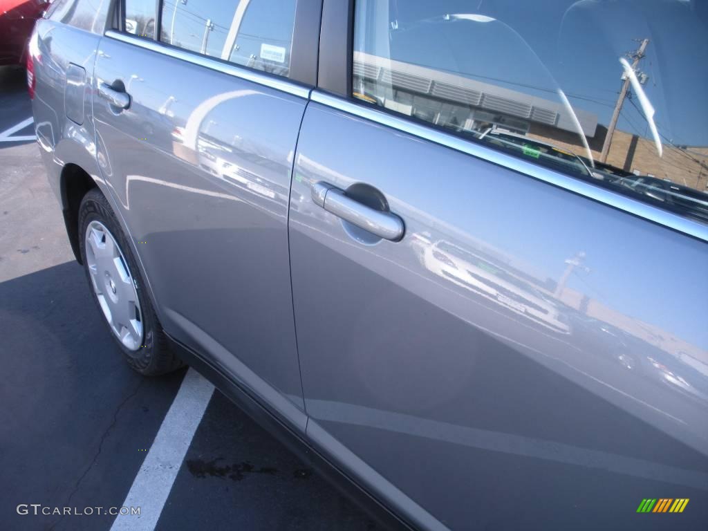 2009 Versa 1.8 S Sedan - Magnetic Gray / Charcoal photo #5