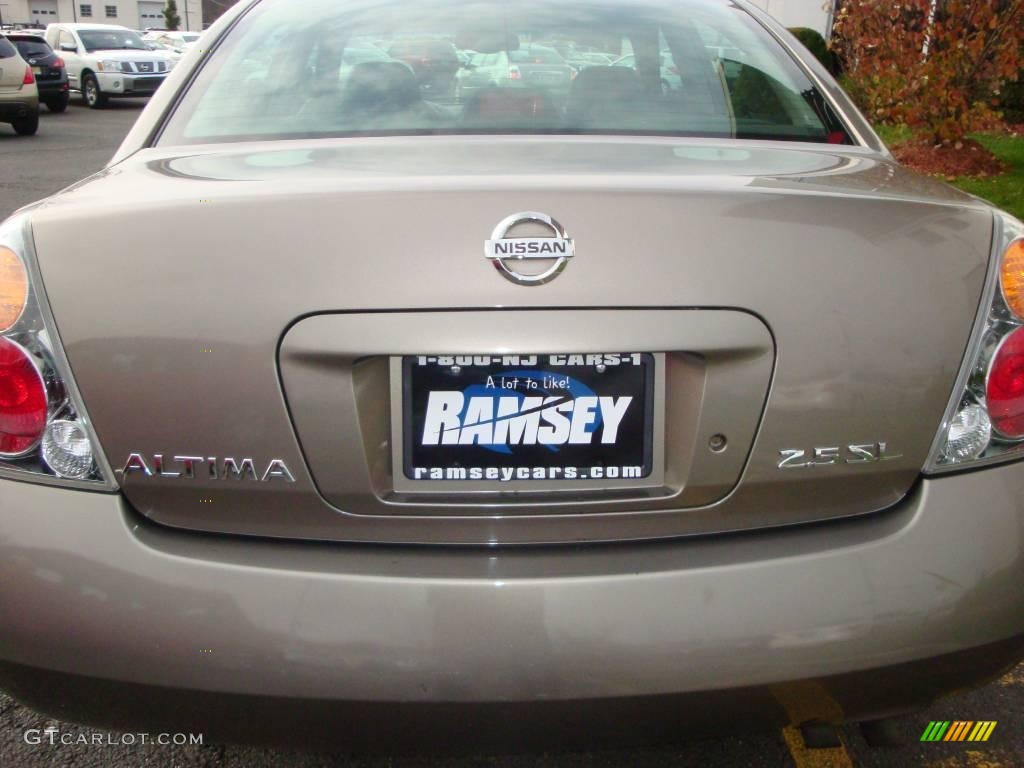 2004 Altima 2.5 SL - Polished Pewter / Charcoal photo #20