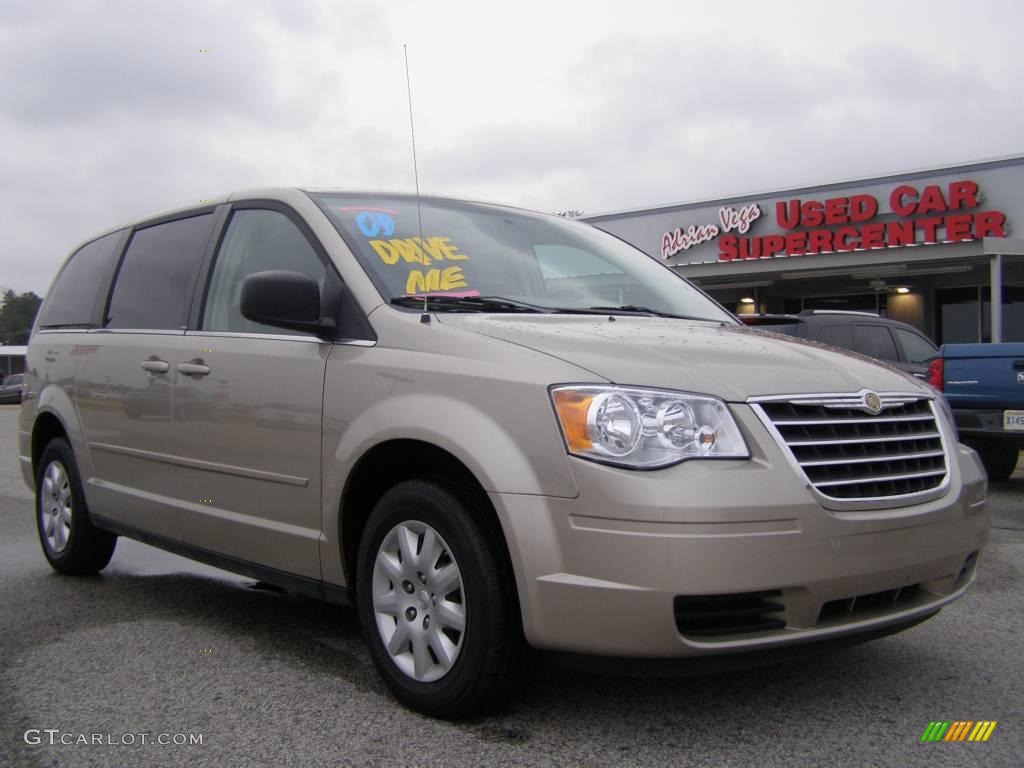 2009 Town & Country LX - Light Sandstone Metallic / Medium Pebble Beige/Cream photo #1