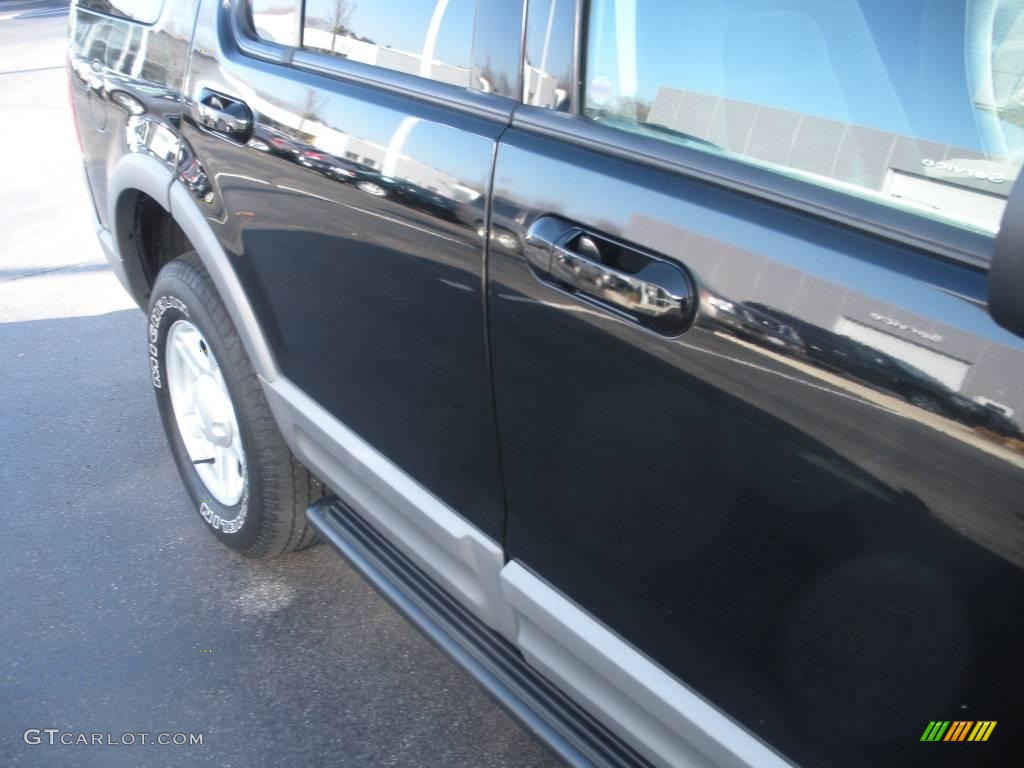2002 Explorer XLT 4x4 - Black Clearcoat / Graphite photo #5