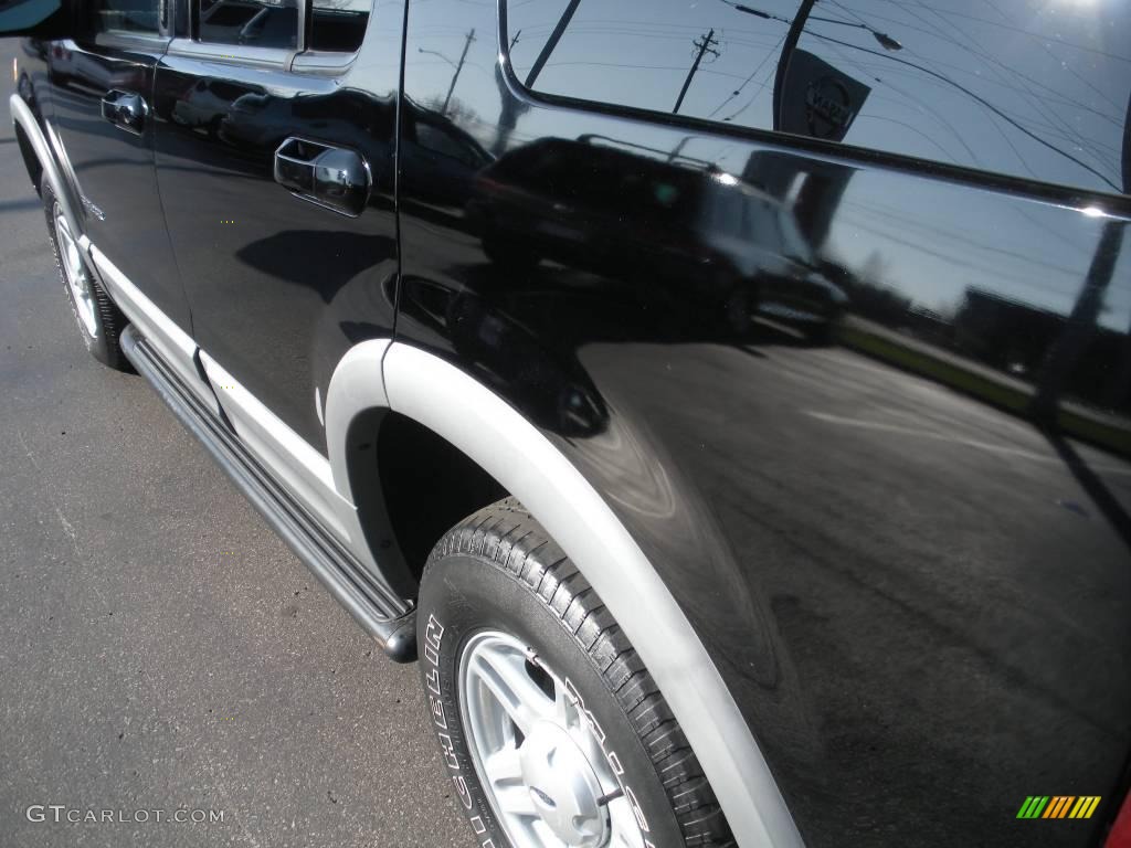 2002 Explorer XLT 4x4 - Black Clearcoat / Graphite photo #8