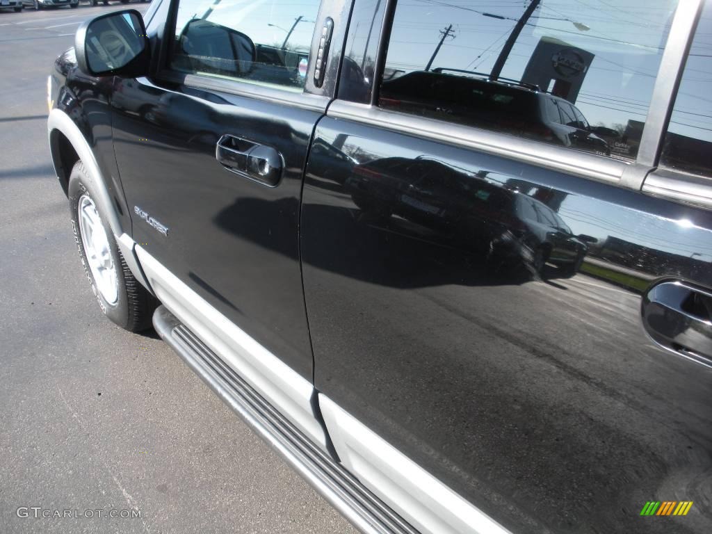 2002 Explorer XLT 4x4 - Black Clearcoat / Graphite photo #9