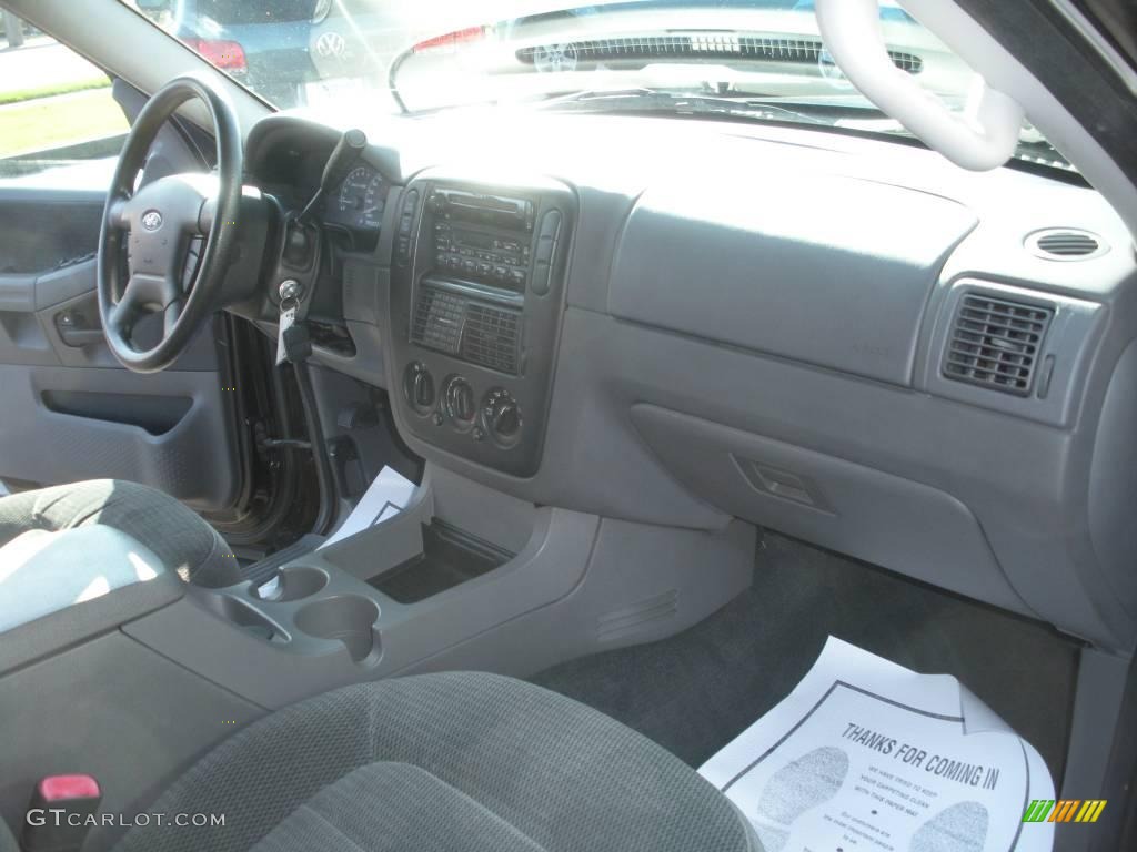 2002 Explorer XLT 4x4 - Black Clearcoat / Graphite photo #18