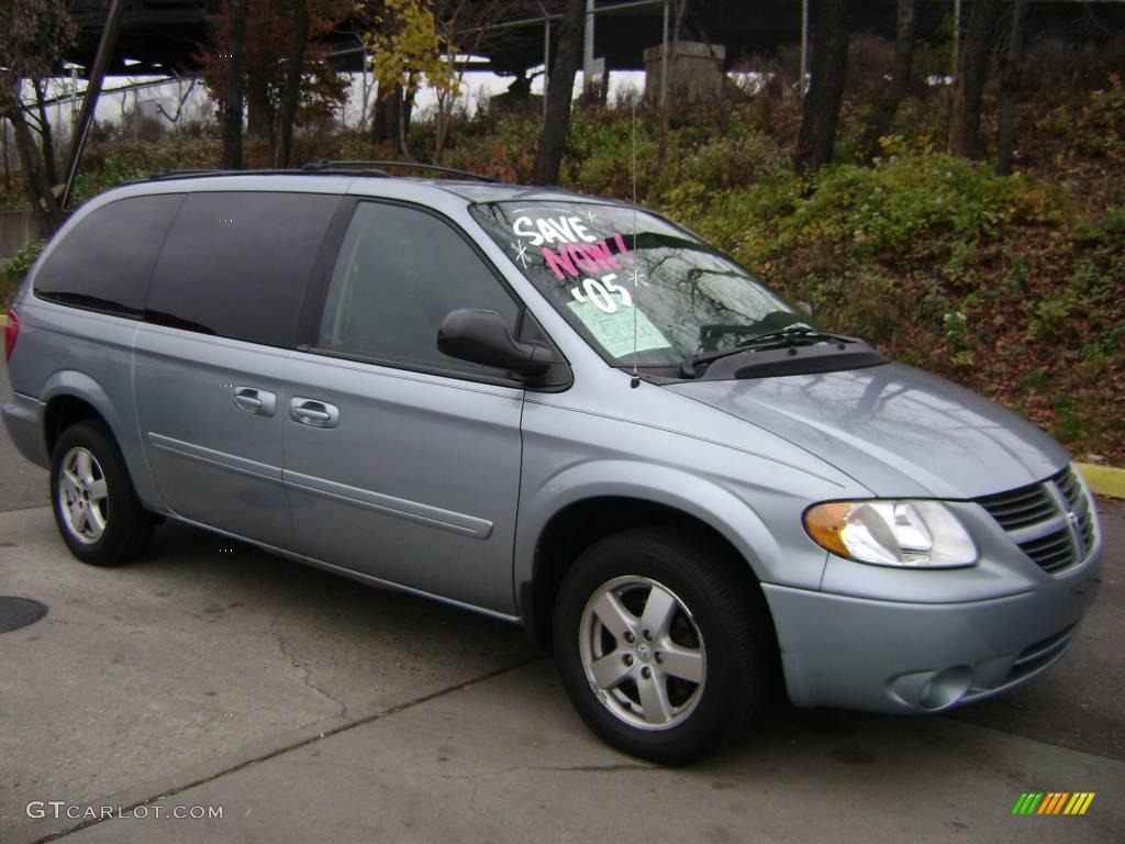 2005 Grand Caravan SXT - Butane Blue Pearl / Medium Slate Gray photo #7