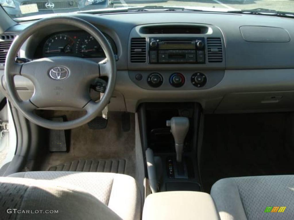 2003 Camry LE - Super White / Stone photo #9