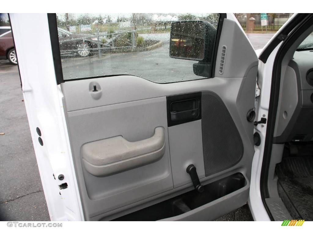 2007 F150 XL Regular Cab - Oxford White / Medium Flint photo #12