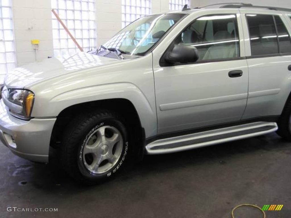 Moondust Metallic Chevrolet TrailBlazer