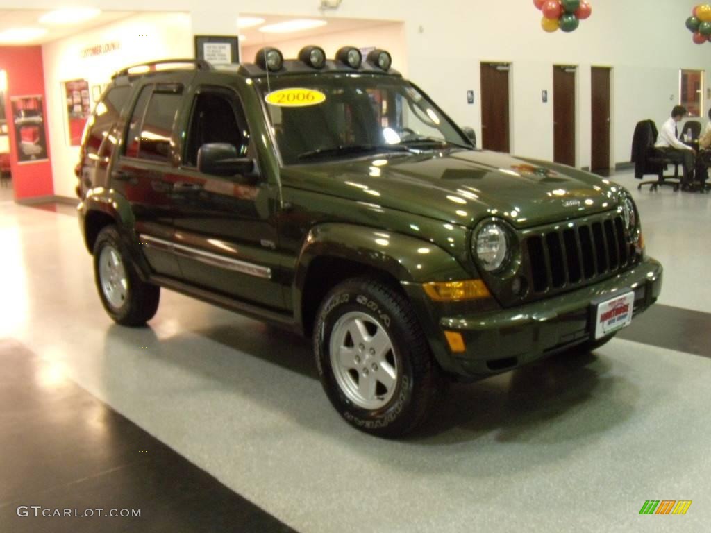 2006 Liberty Sport 4x4 - Jeep Green Metallic / Medium Slate Gray photo #7