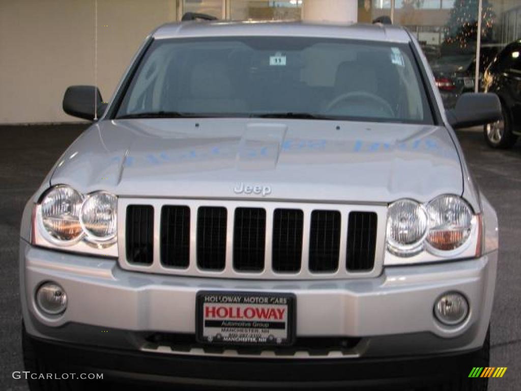 2007 Grand Cherokee Laredo 4x4 - Bright Silver Metallic / Medium Slate Gray photo #2