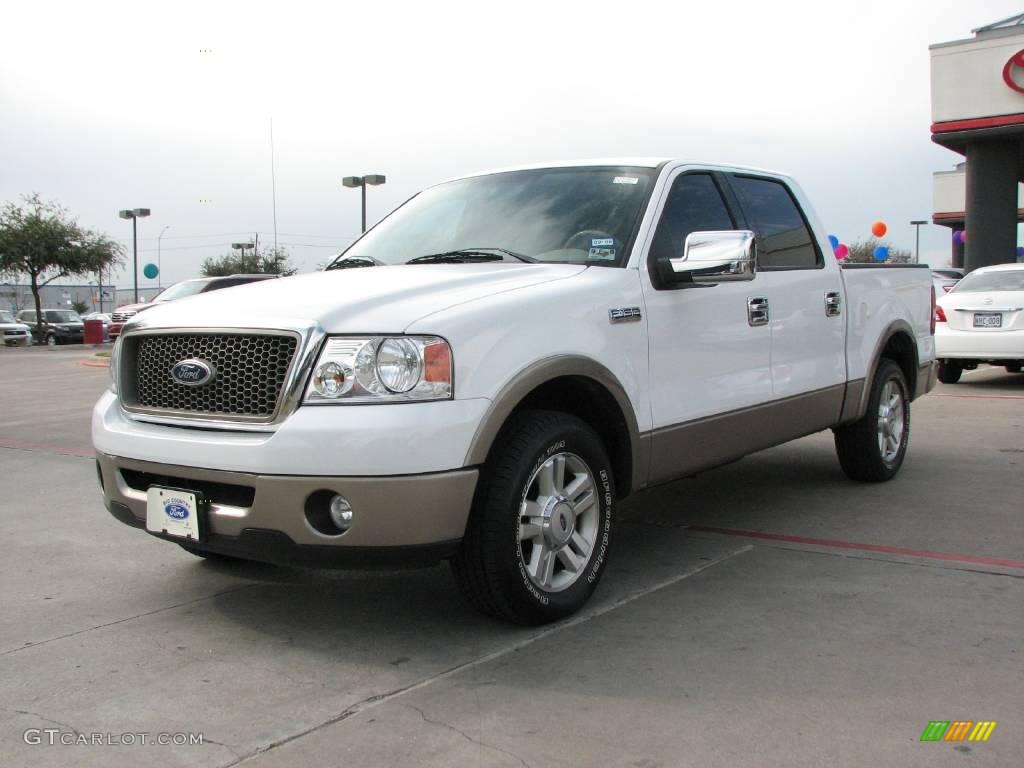 2004 F150 Lariat SuperCrew - Oxford White / Dark Flint photo #3