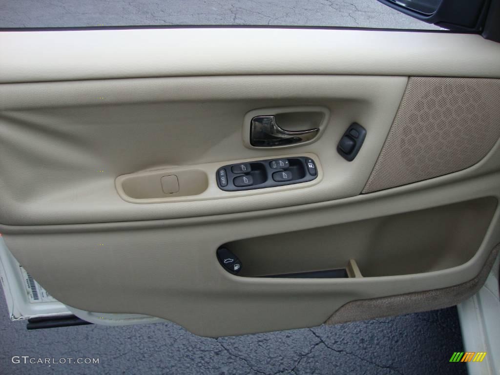 1999 S70  - White / Taupe photo #13