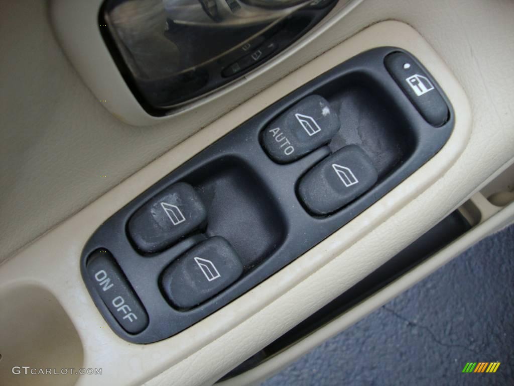 1999 S70  - White / Taupe photo #14