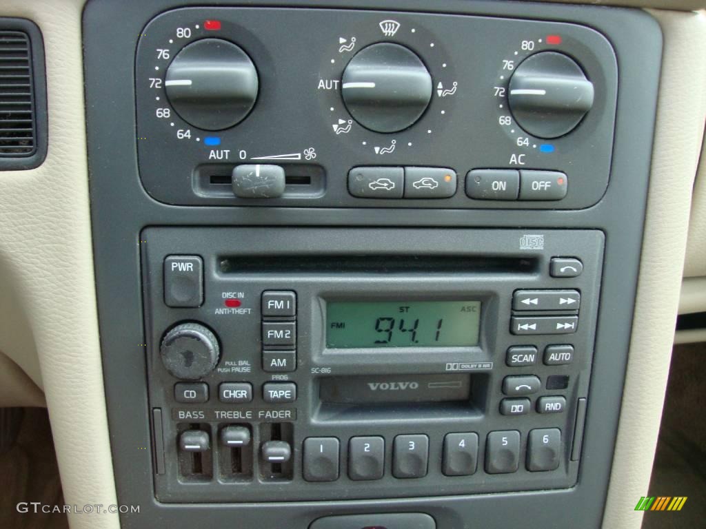 1999 S70  - White / Taupe photo #36
