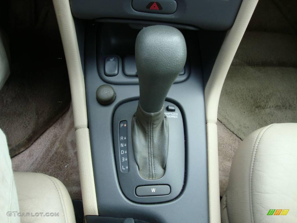1999 S70  - White / Taupe photo #37