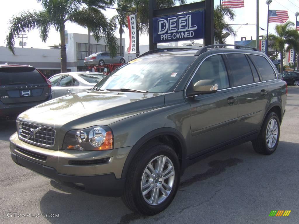 Caper Green Metallic Volvo XC90