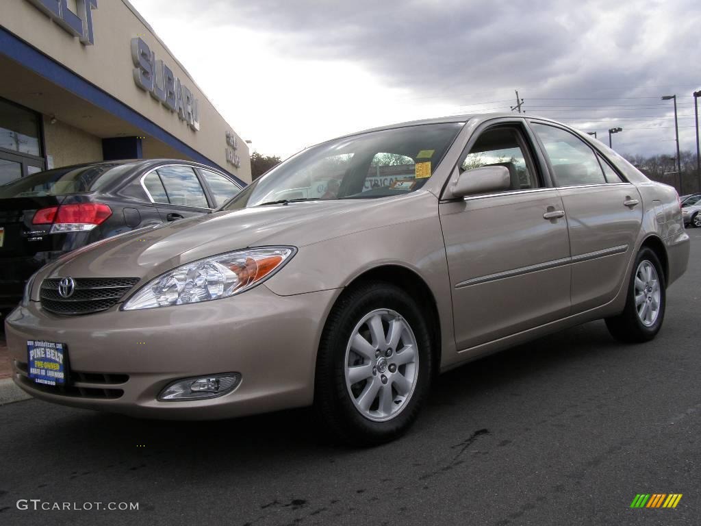 2004 Camry XLE - Desert Sand Mica / Taupe photo #1