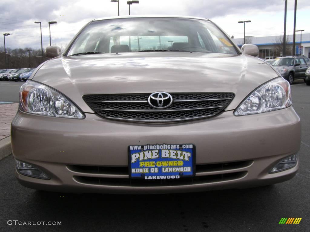 2004 Camry XLE - Desert Sand Mica / Taupe photo #2