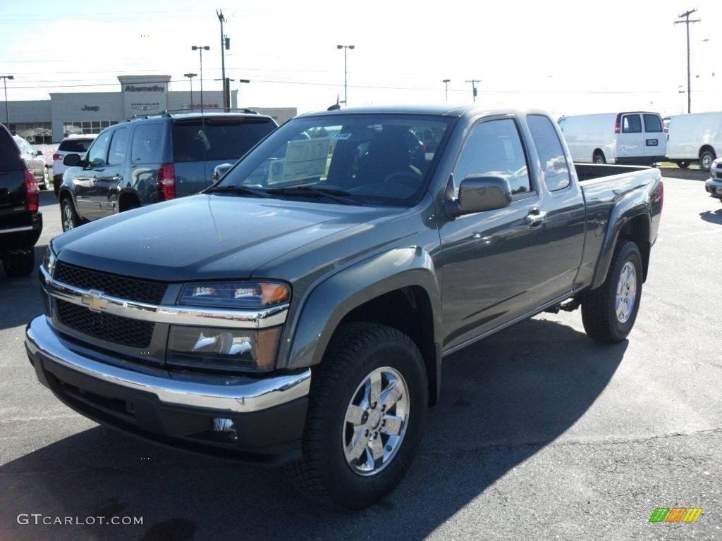 Dark Gray Metallic Chevrolet Colorado