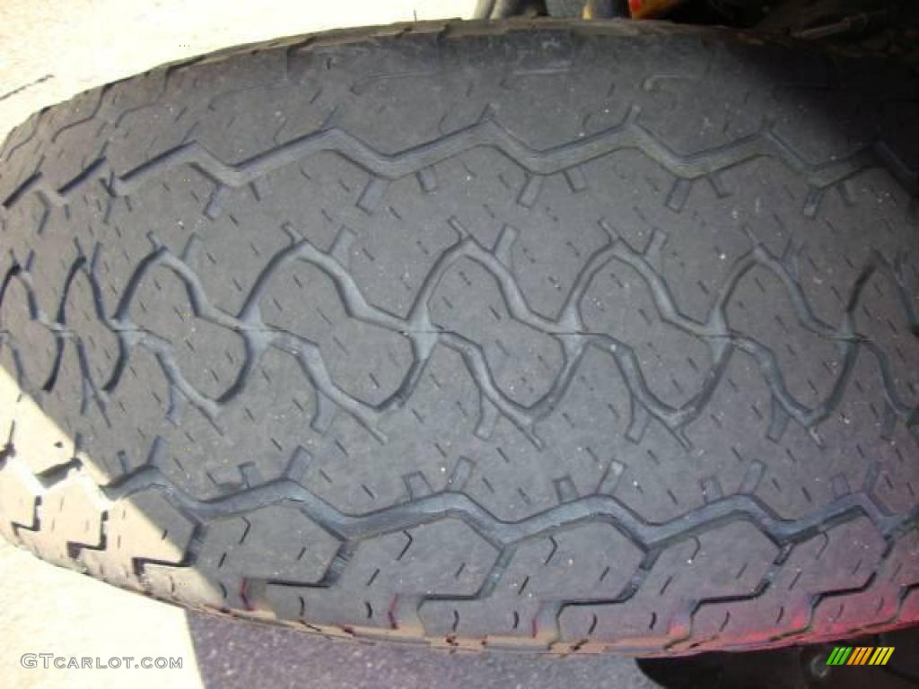 2005 Tacoma V6 TRD Access Cab 4x4 - Radiant Red / Graphite Gray photo #20