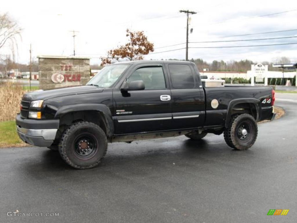 2004 Silverado 2500HD LS Extended Cab 4x4 - Black / Dark Charcoal photo #1