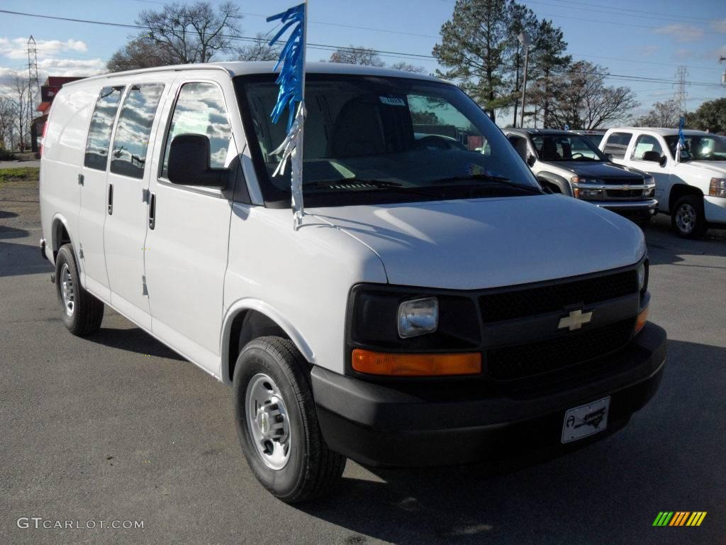 2010 Express 2500 Moving Van - Summit White / Medium Pewter photo #10