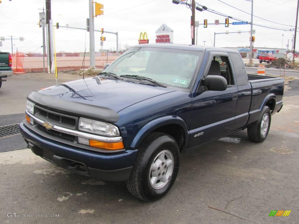 2002 S10 LS Extended Cab 4x4 - Indigo Blue Metallic / Medium Gray photo #5