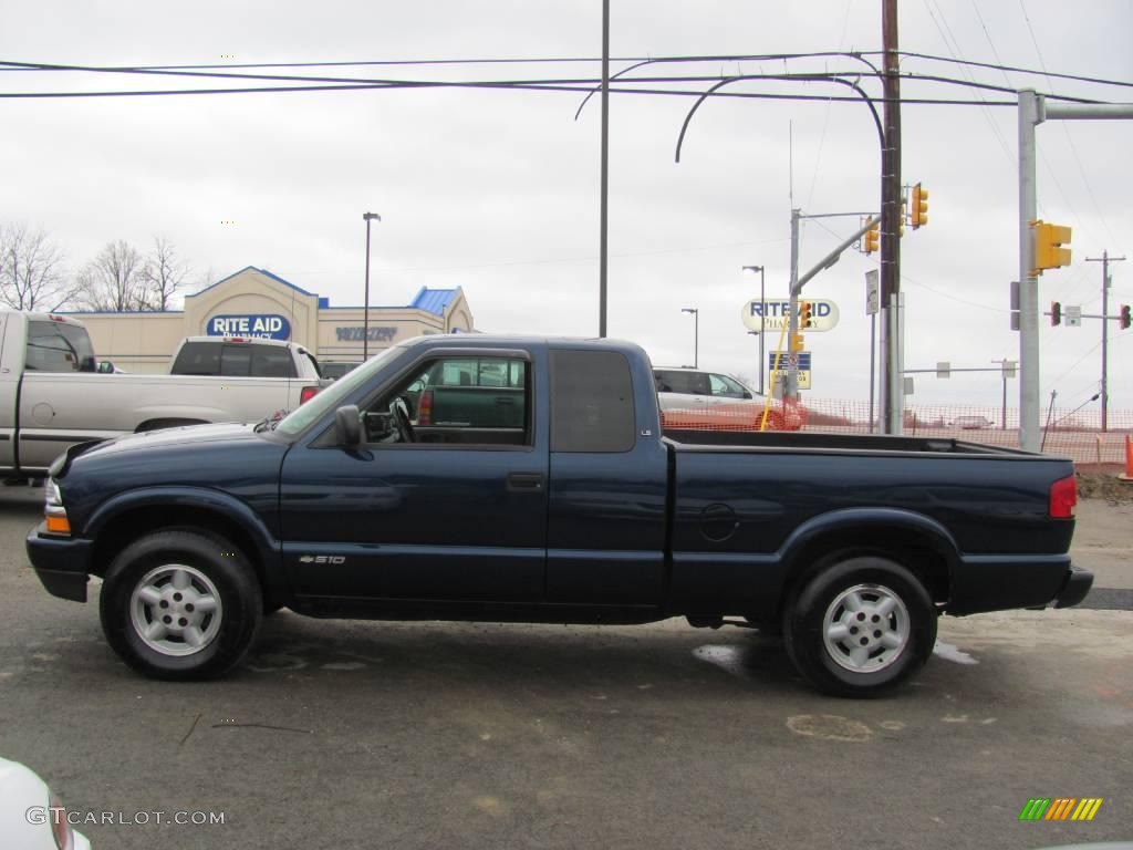 2002 S10 LS Extended Cab 4x4 - Indigo Blue Metallic / Medium Gray photo #12