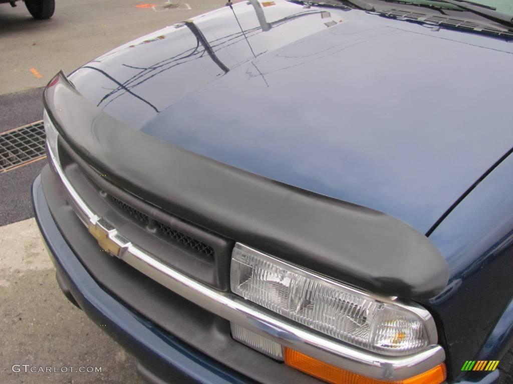 2002 S10 LS Extended Cab 4x4 - Indigo Blue Metallic / Medium Gray photo #13