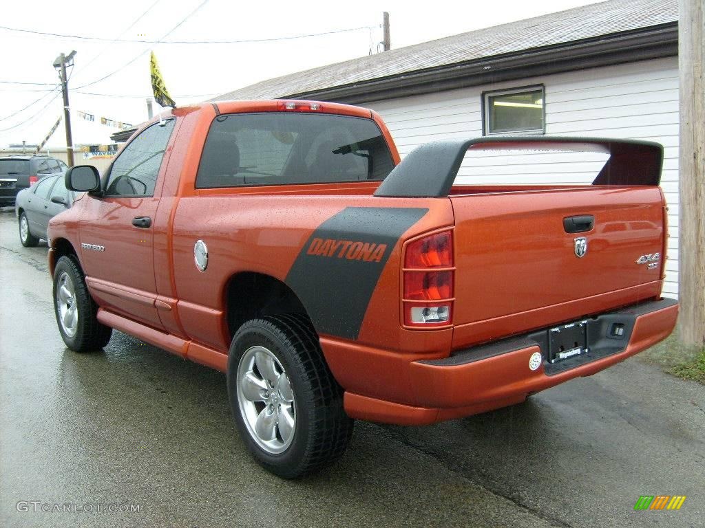 2005 Ram 1500 SLT Daytona Regular Cab 4x4 - Go ManGo! / Dark Slate Gray photo #3