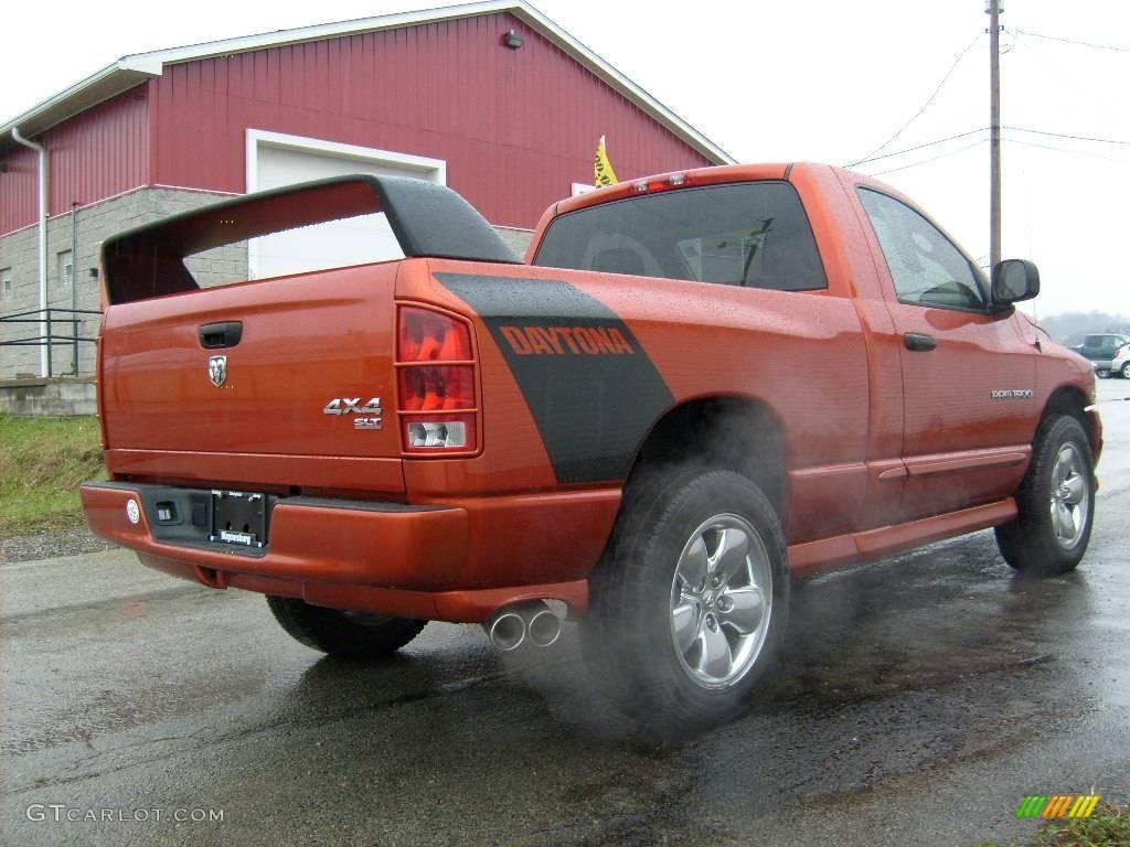 2005 Ram 1500 SLT Daytona Regular Cab 4x4 - Go ManGo! / Dark Slate Gray photo #5