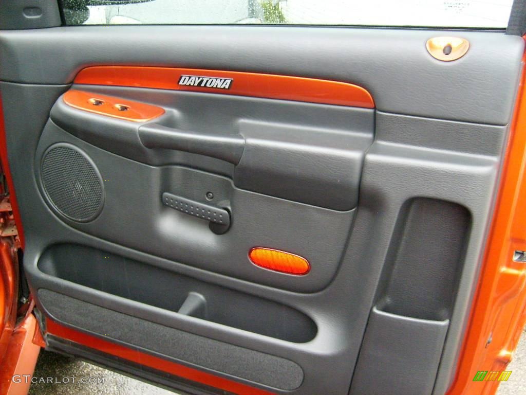 2005 Ram 1500 SLT Daytona Regular Cab 4x4 - Go ManGo! / Dark Slate Gray photo #18