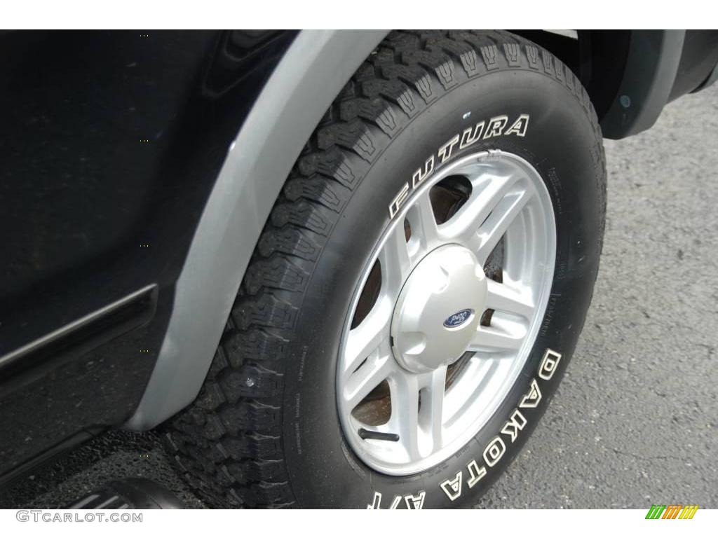 2002 Explorer XLS 4x4 - Black Clearcoat / Graphite photo #22