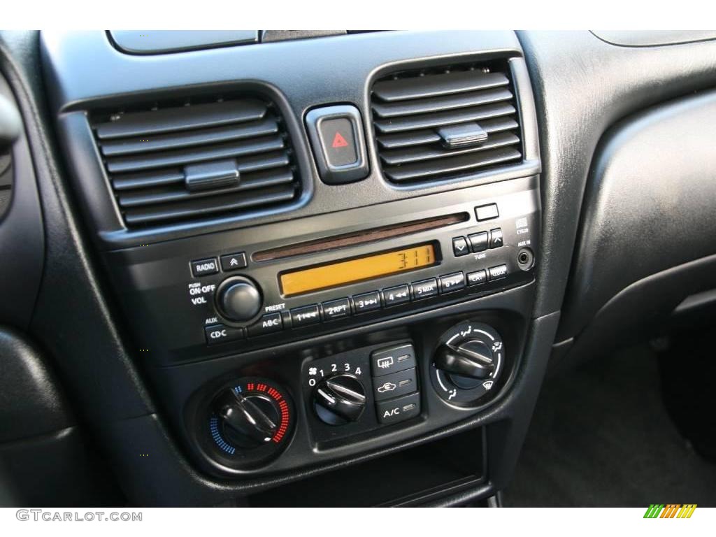 2004 Sentra SE-R Spec V - Molten Silver / SE-R Black/Silver photo #23