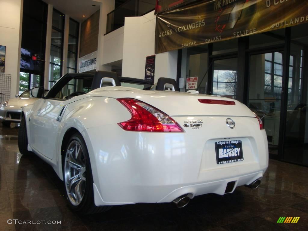 2010 370Z Sport Touring Roadster - Pearl White / Gray Leather photo #7