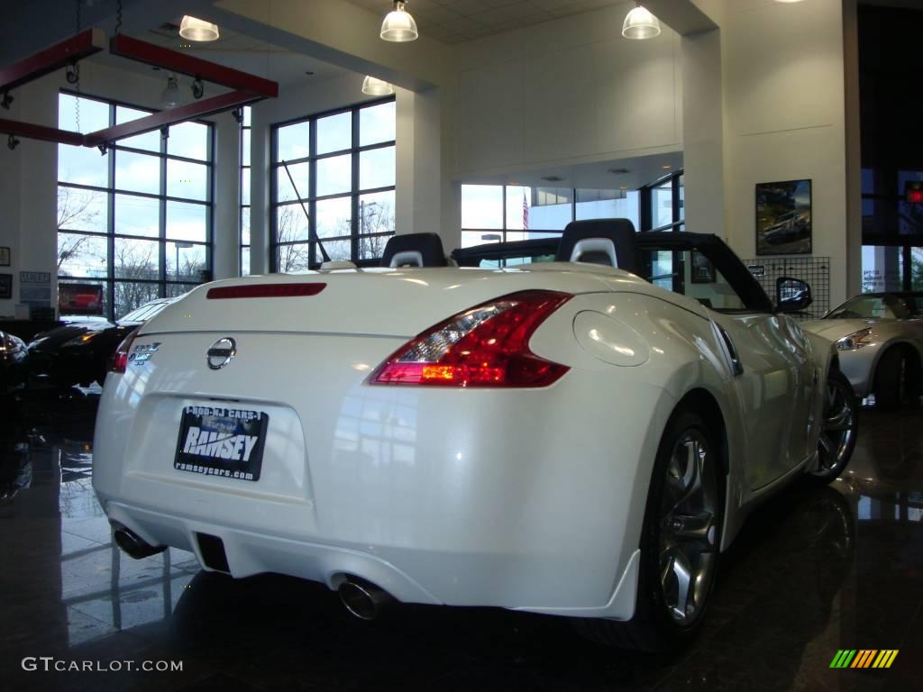 2010 370Z Sport Touring Roadster - Pearl White / Gray Leather photo #9