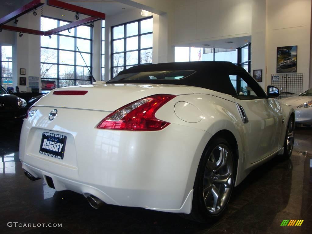 2010 370Z Sport Touring Roadster - Pearl White / Gray Leather photo #21