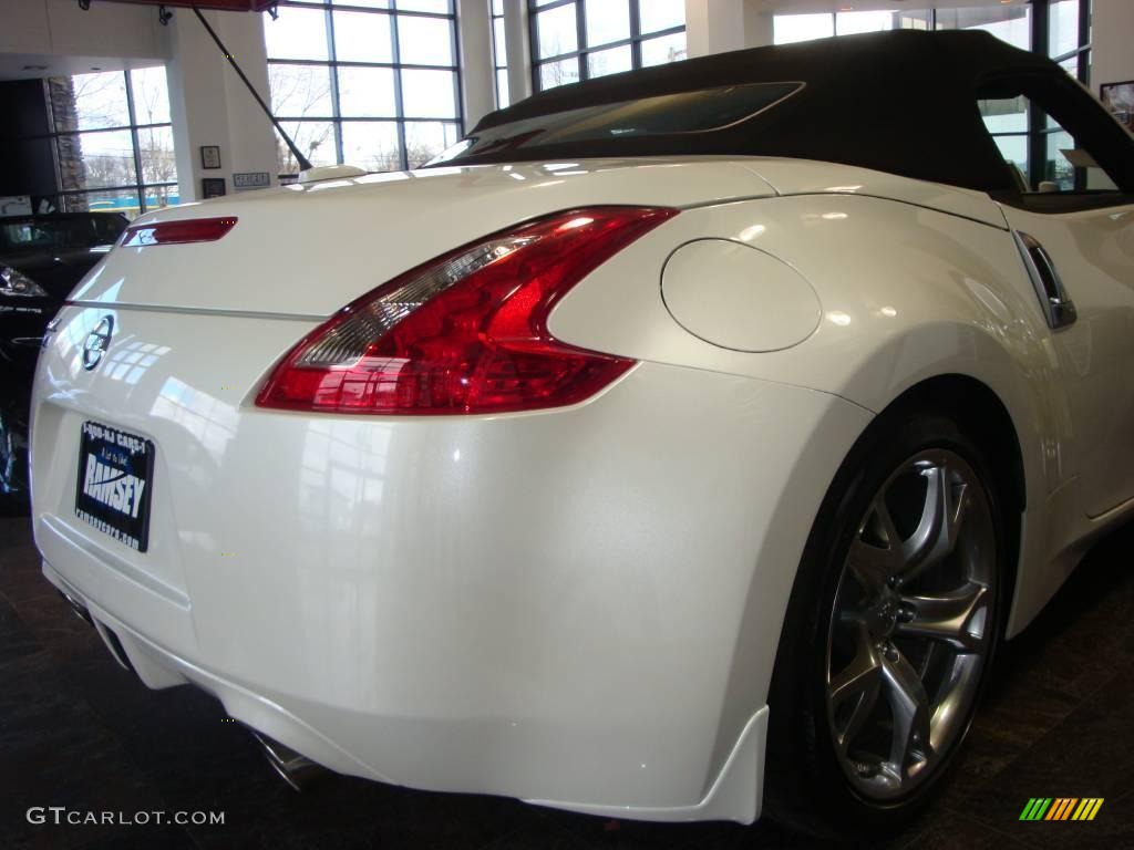 2010 370Z Sport Touring Roadster - Pearl White / Gray Leather photo #29