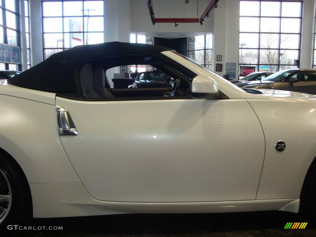 2010 370Z Sport Touring Roadster - Pearl White / Gray Leather photo #30