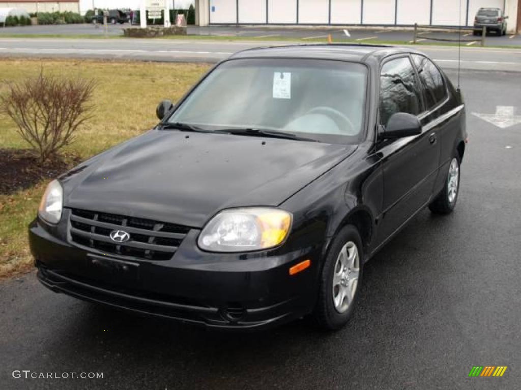2005 Accent GLS Coupe - Ebony Black / Gray photo #2