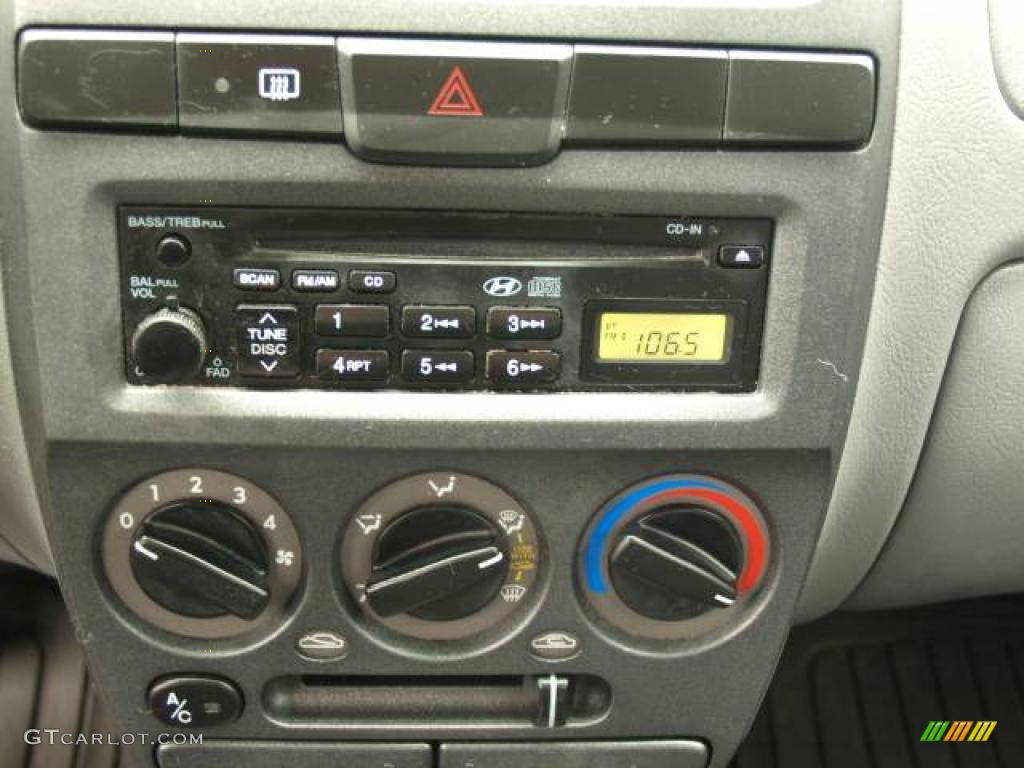 2005 Accent GLS Coupe - Ebony Black / Gray photo #12