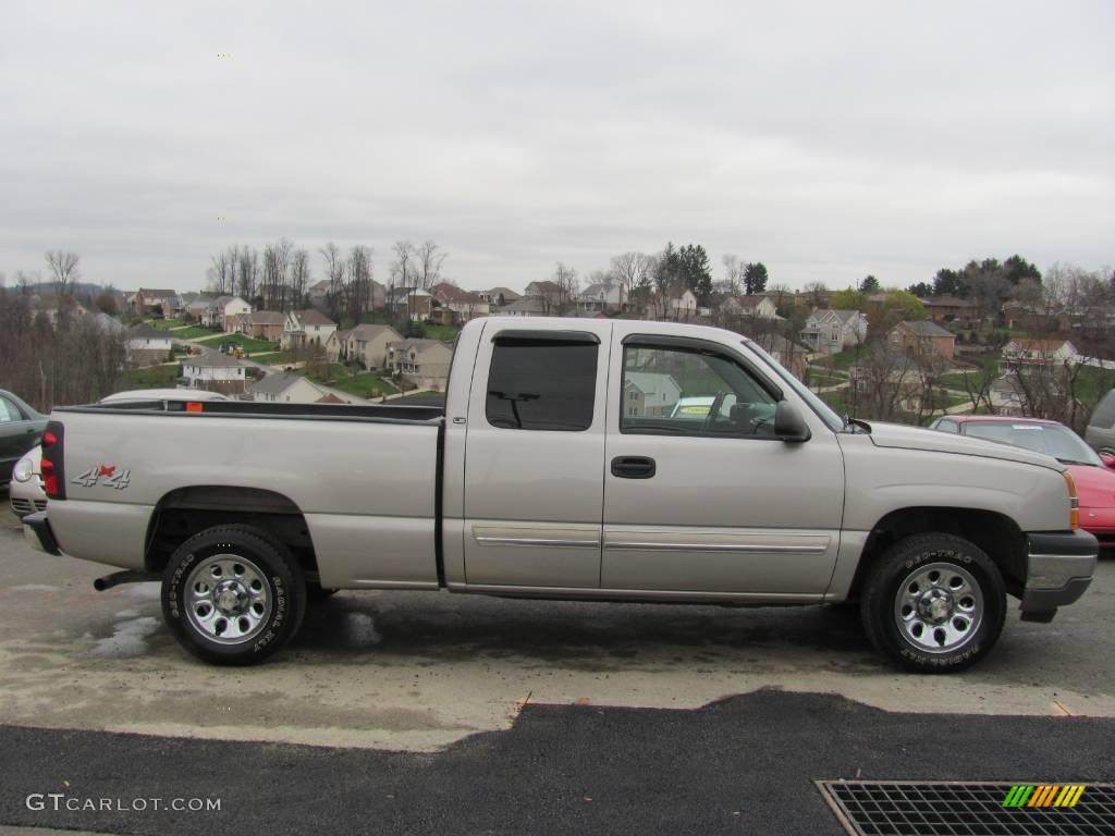 2005 Silverado 1500 LS Extended Cab 4x4 - Sandstone Metallic / Medium Gray photo #2