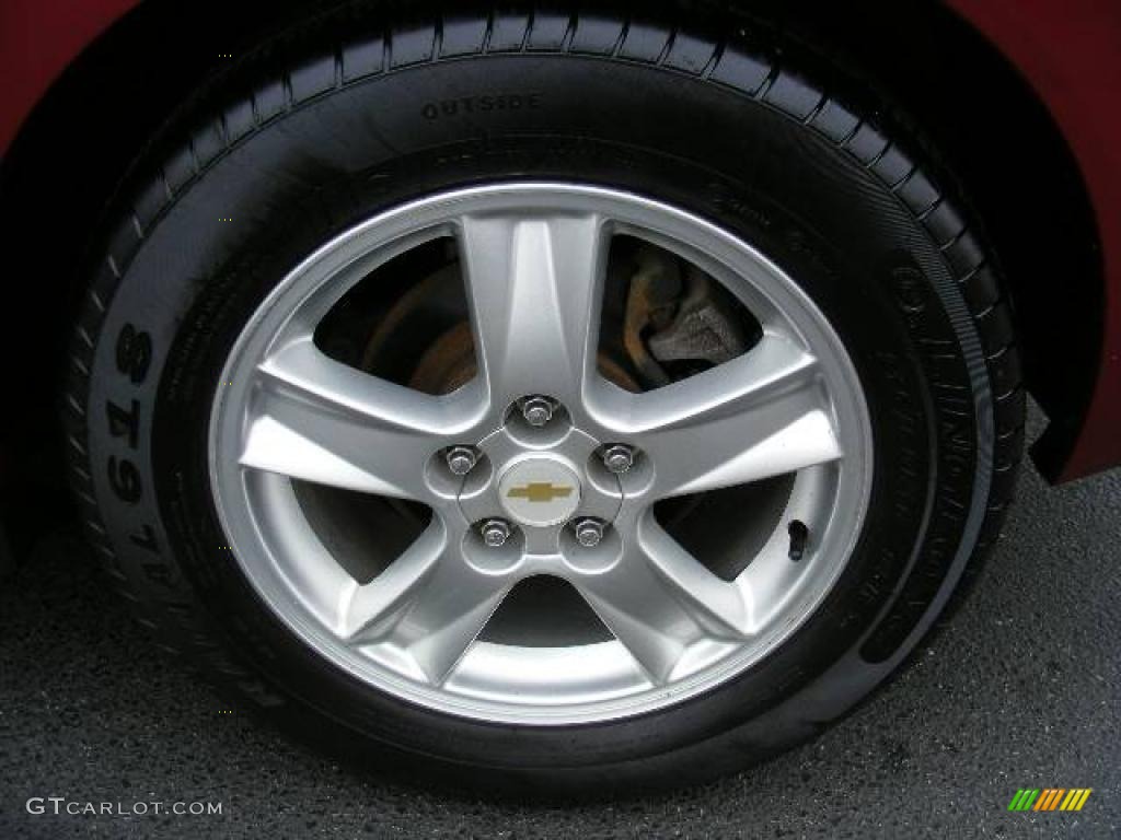 2005 Malibu Maxx LS Wagon - Sport Red Metallic / Neutral Beige photo #26