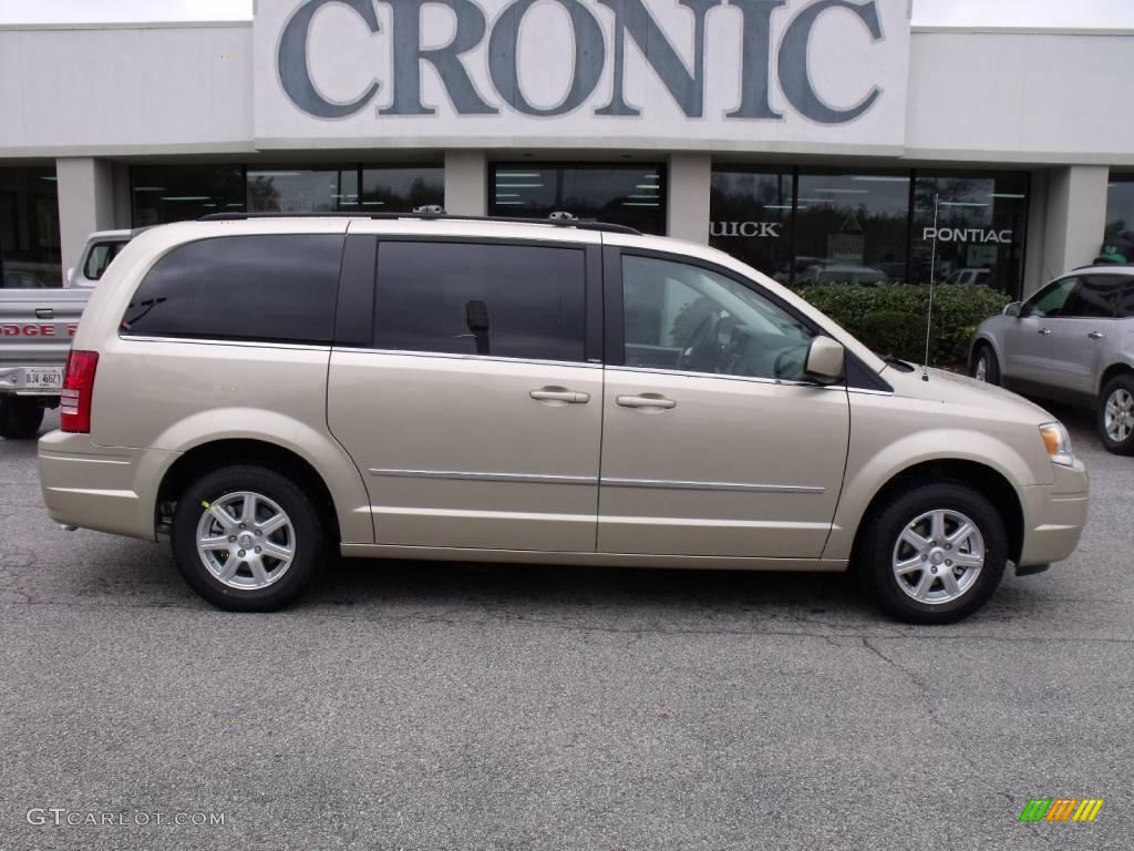 Light Sandstone Metallic Chrysler Town & Country